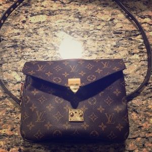 Authentic Louis Vuitton Pochette Métis